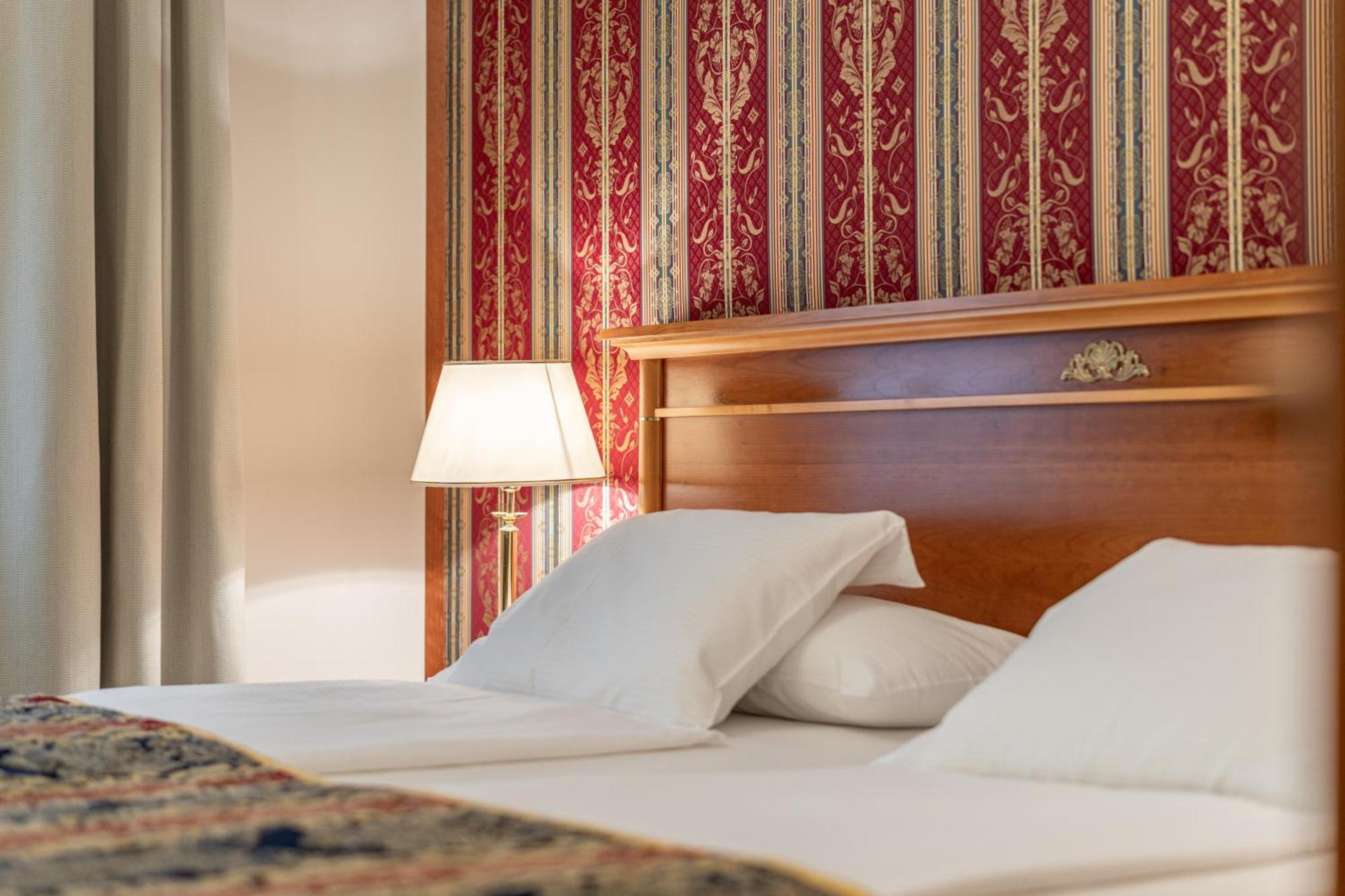 Hotel Neue Post I Self Check-In İnnsbruck Oda fotoğraf