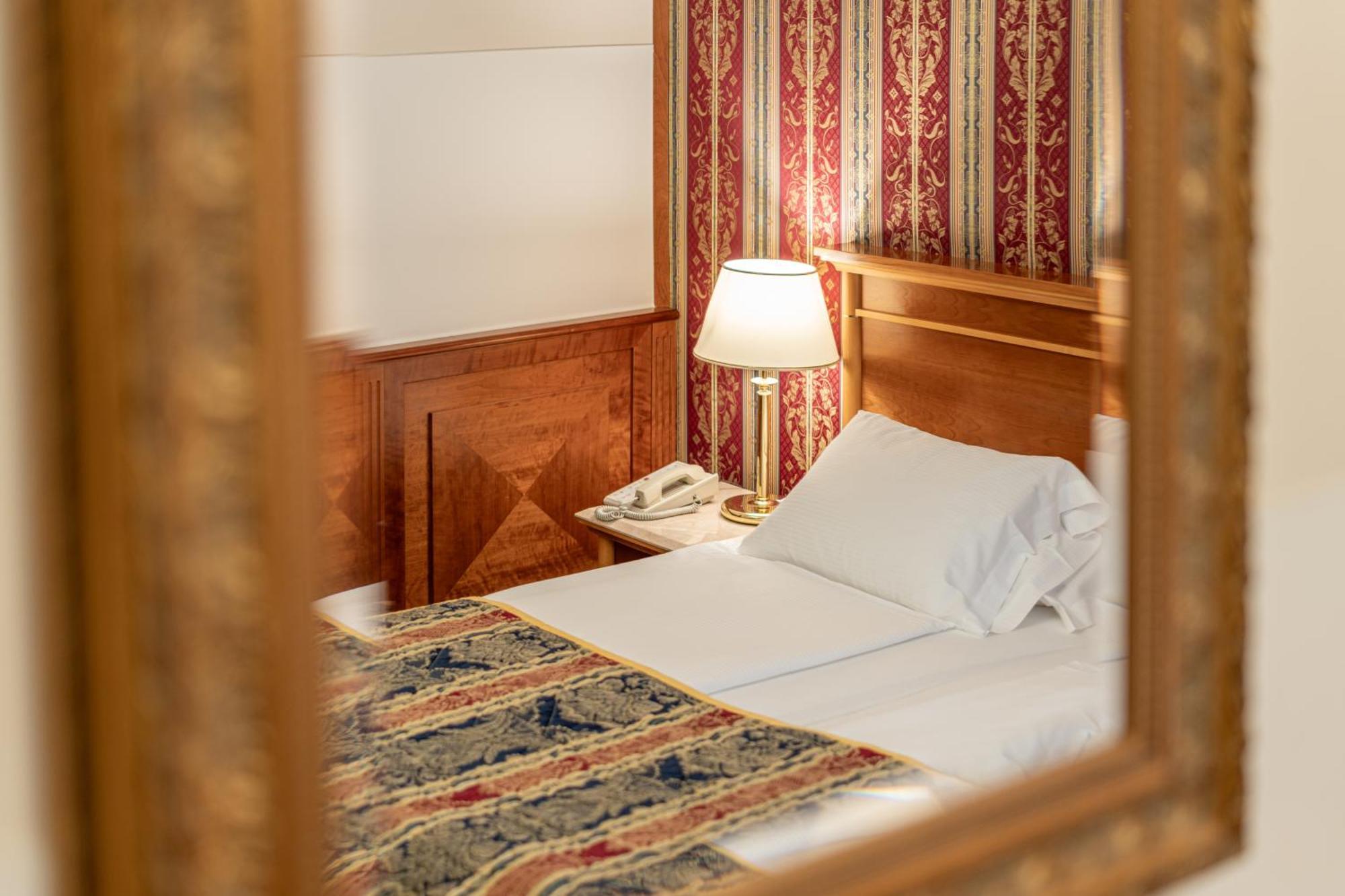 Hotel Neue Post I Self Check-In İnnsbruck Oda fotoğraf