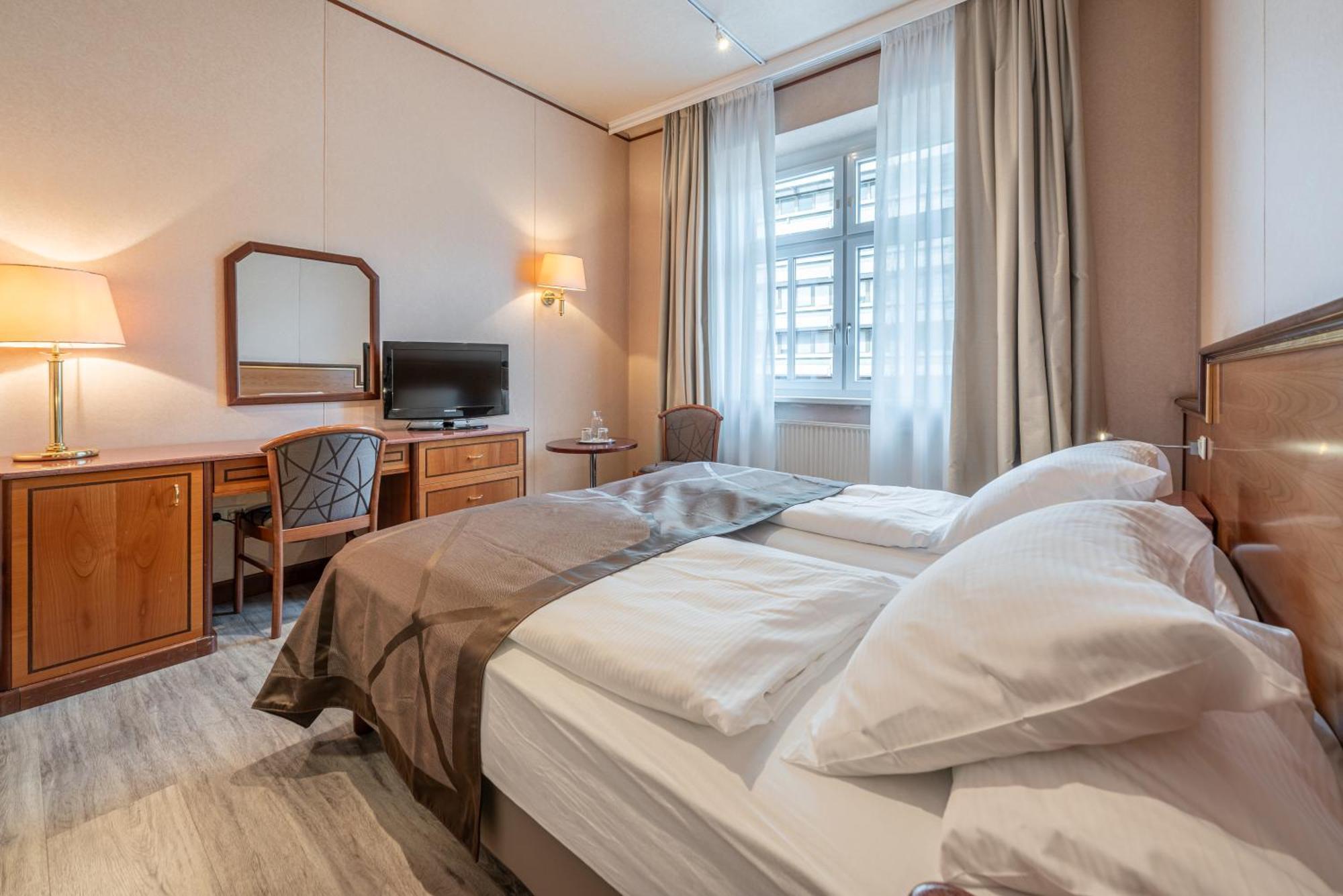 Hotel Neue Post I Self Check-In İnnsbruck Oda fotoğraf