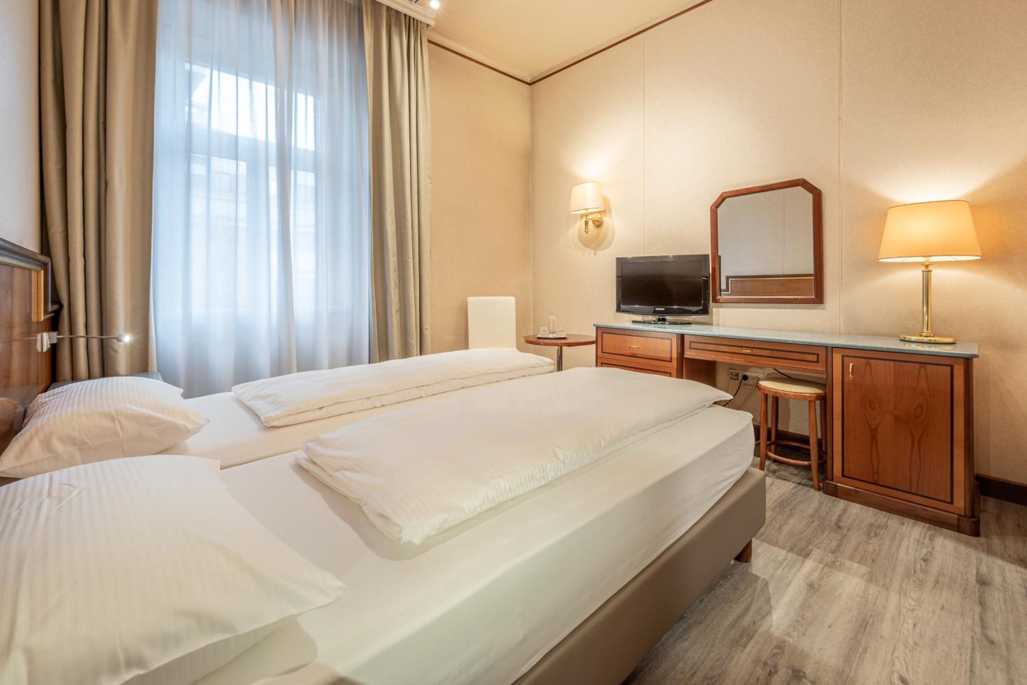 Hotel Neue Post I Self Check-In İnnsbruck Oda fotoğraf